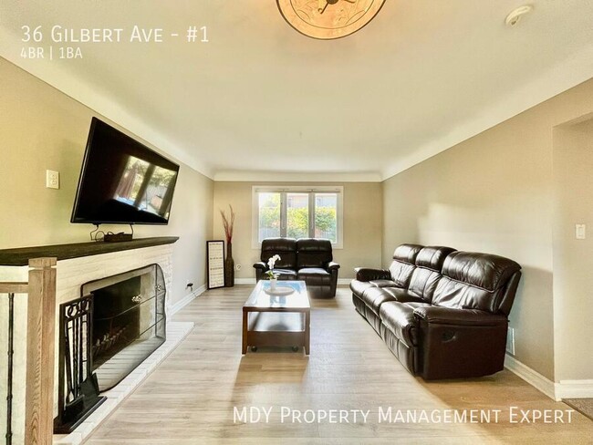 Photo du bâtiment - Spacious and bright upper unit in Ancaster