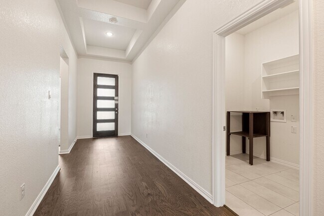 Foto del edificio - Beautiful 5 bedroom, 3 bathroom home in Buda!!!