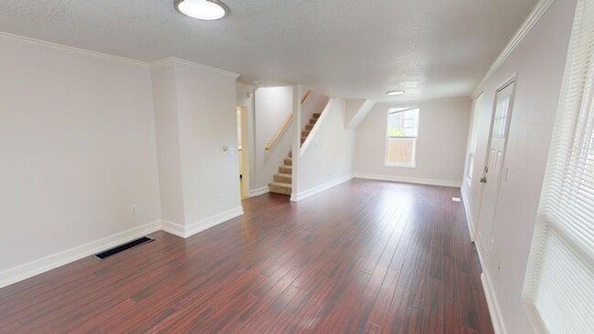 Building Photo - Beautiful Sellwood Bungalow in One of Portland's Most Desirable Neighborhoods. Pet friendly!