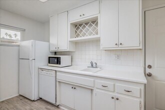 Building Photo - 74774 Leslie Ave