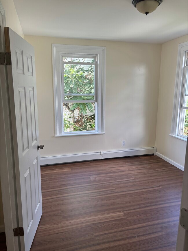 Foto del edificio - 219 Newfield Ave