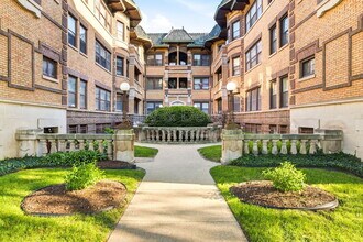 Building Photo - 941 E Hyde Park Blvd