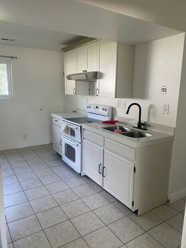 Foto del edificio - 1342 N 500 W St