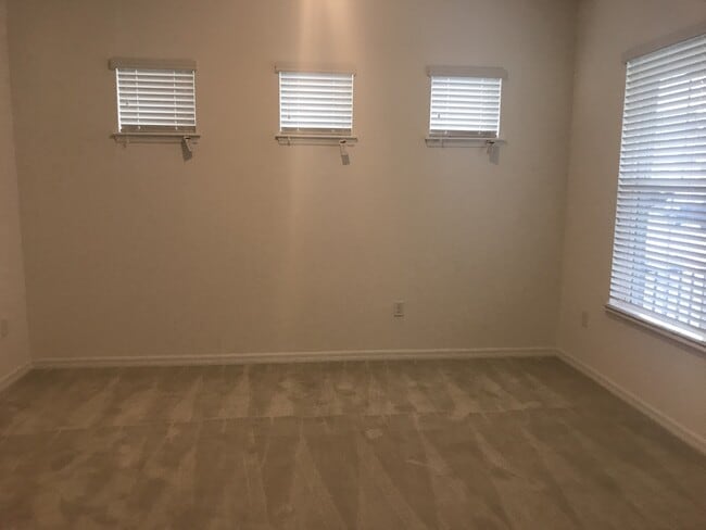 Photo - 5 Bedroom Westside Village Community House