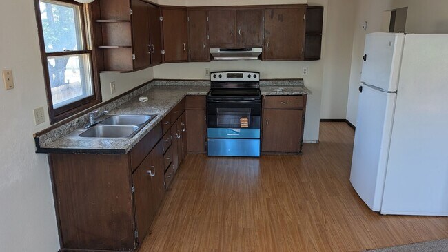 Foto del edificio - 1177 Harding Ave