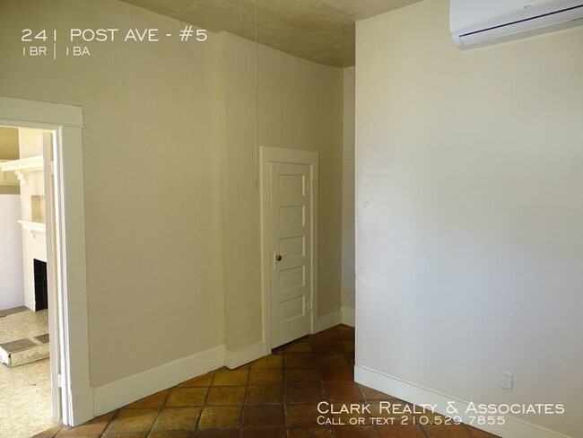 Building Photo - 241 Post Ave. #5, San Antonio, TX. 78215
