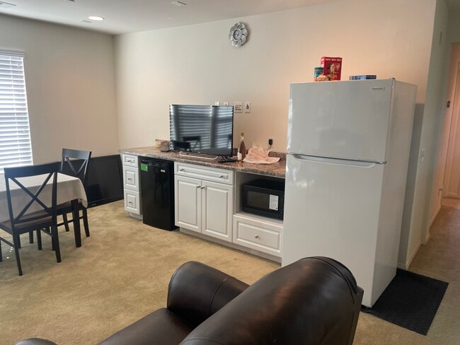 Building Photo - 3410 Sequoia Ct