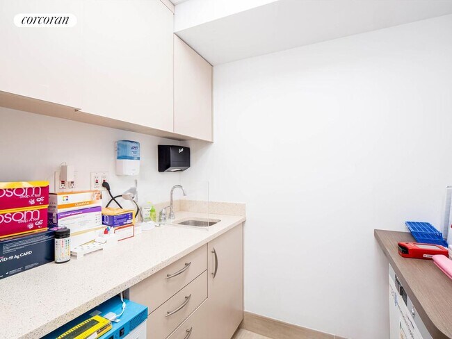Foto del edificio - 420 W 23 St