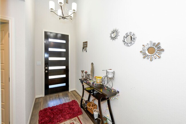 Foto del edificio - Nestled in the highly sought-after Scenic ...