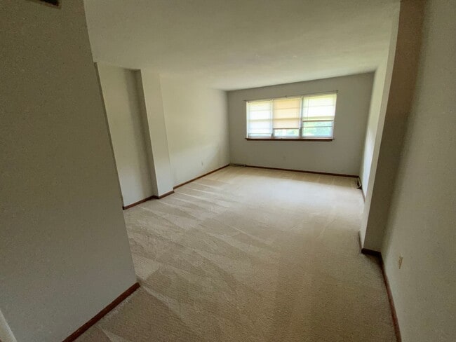 Foto del edificio - 4208-4210 Rollins Rd