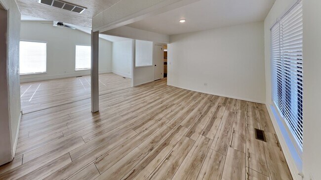 Building Photo - 4 Bedroom 2 Bathroom 2 Car Garage Home wit...