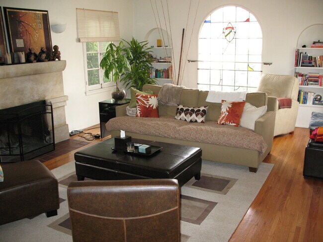 Livingroom - 620 N Spaulding Ave