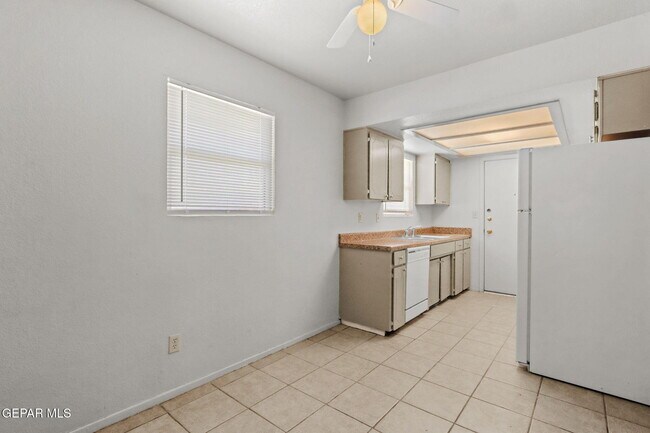 Foto del edificio - 3801 Olympic Ave