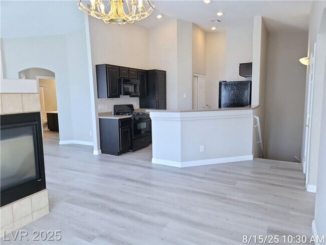 Building Photo - FANTASTIC TOWNHOME - POPULAR FLOORPLAN!! M...