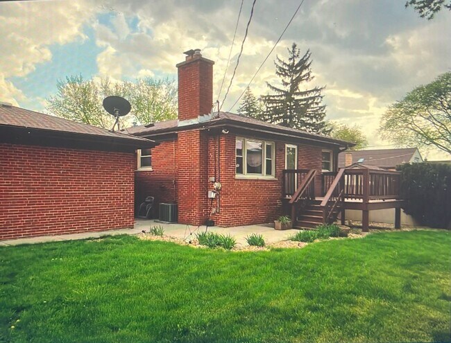 Building Photo - 5640 Theobald Rd