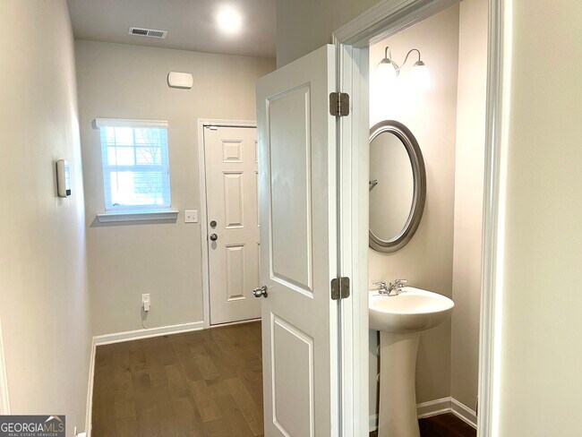 Foto del edificio - 3502 Lakeview Crk