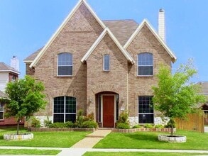Building Photo - 9200 Regal Oaks Dr