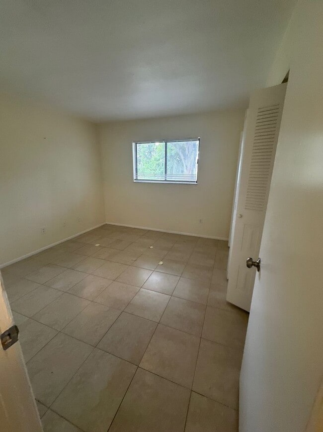 Building Photo - VERO BEACH HIGHLANDS