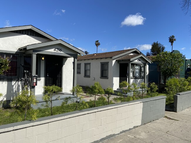 Foto del edificio - 4216 Woodlawn Ave