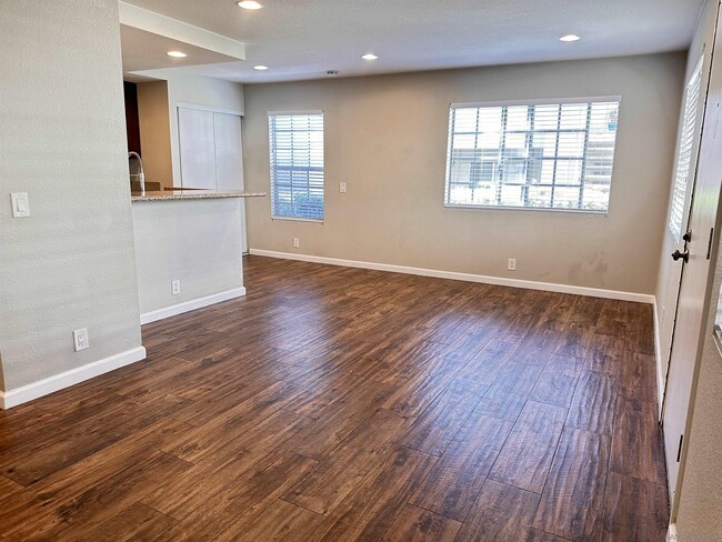 Foto del edificio - 774 Eastshore Terrace