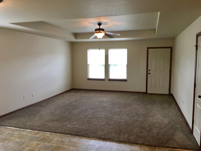 Foto del edificio - 138 SW Rose Garden St