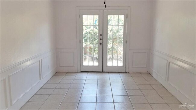 Building Photo - 411 S Rose Ellen Cir
