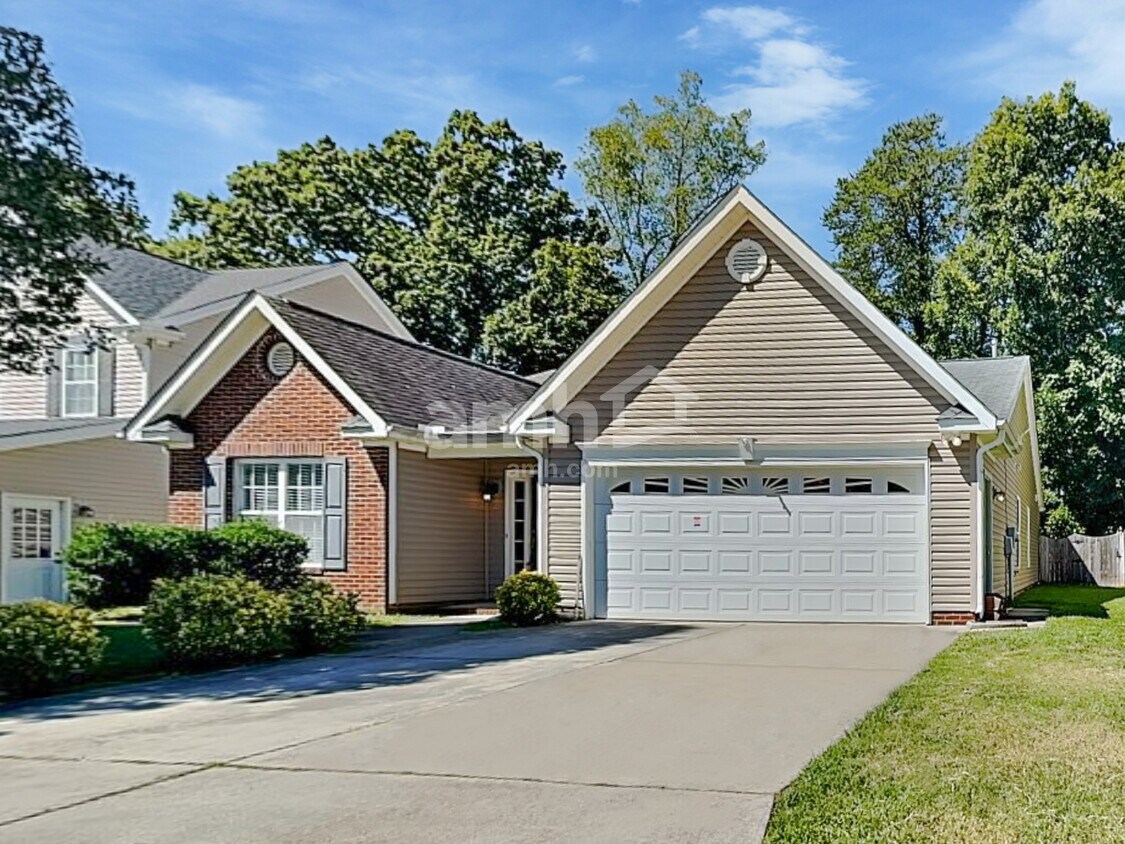 Foto principal - 1956 Longburn Dr