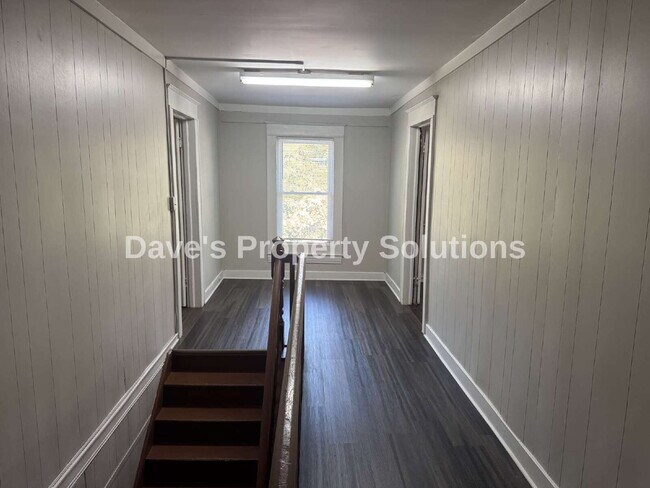 Foto del edificio - Move-In Ready Upstairs Unit | New Flooring, Eat-In Kitchen & Tons of Closets