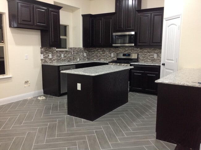 Building Photo - 4416 Kennedy Ct