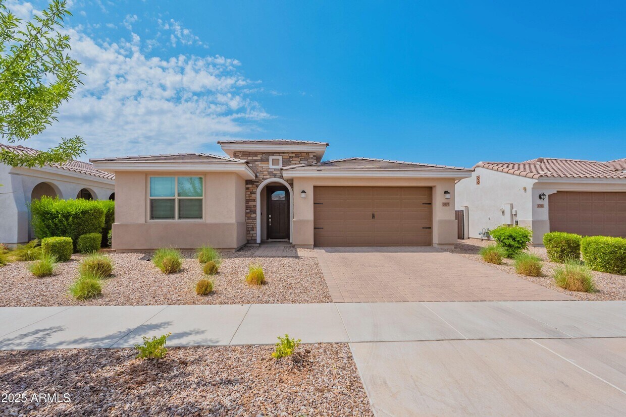 Foto principal - 9807 E Research Ave