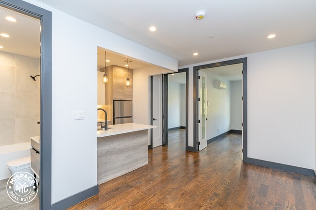 Building Photo - 1176 Park Pl
