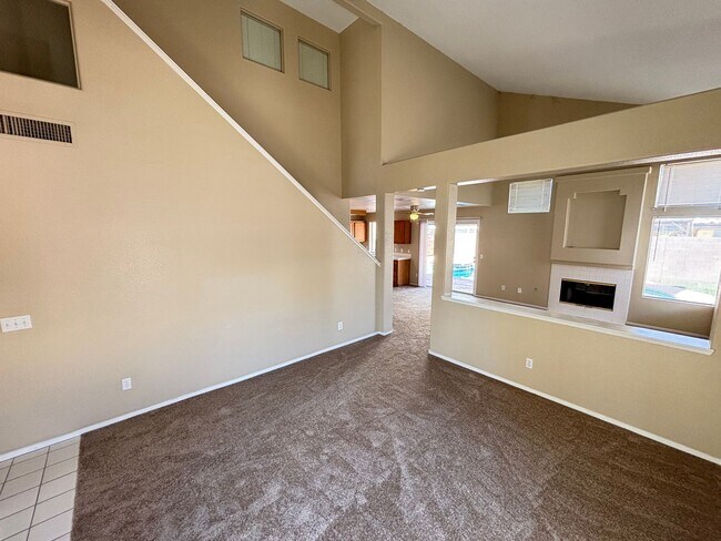 Building Photo - Gorgeous 4Bed/2Bath Home located in Sunris...