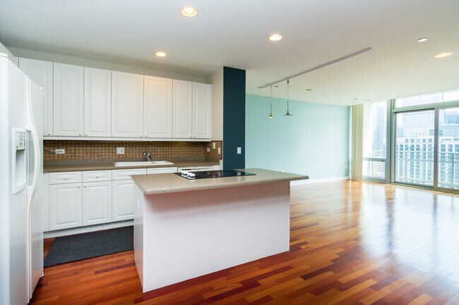 Foto del edificio - 737 W Washington Blvd