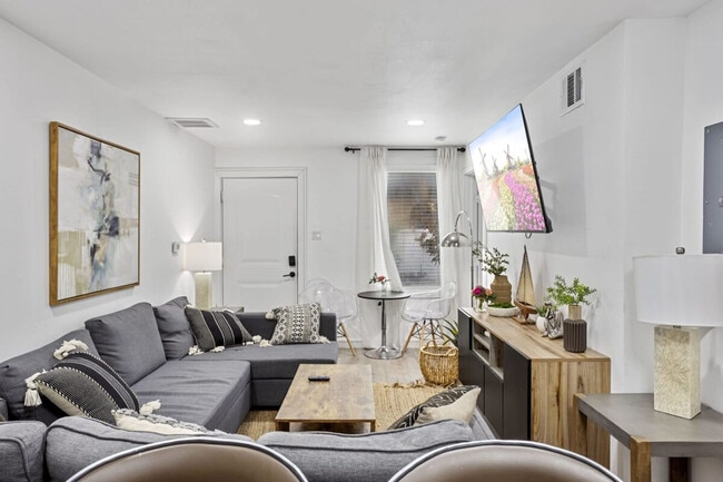 Building Photo - 2620 Arbor St