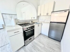 Building Photo - 1618 Michigan Ave