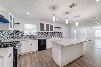 Building Photo - 5906 Hilary St