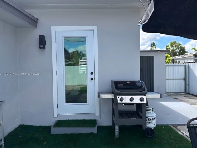 Foto del edificio - 315 NW 106th St