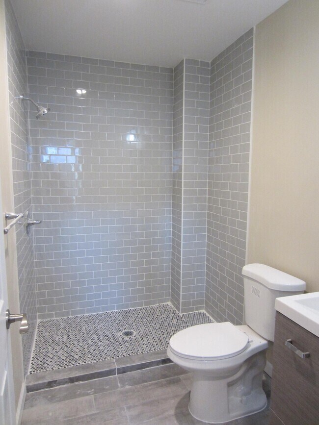 3rd floor apartment - 608 S 4th St