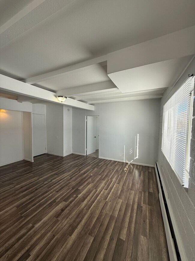 Building Photo - 420 Brookside St