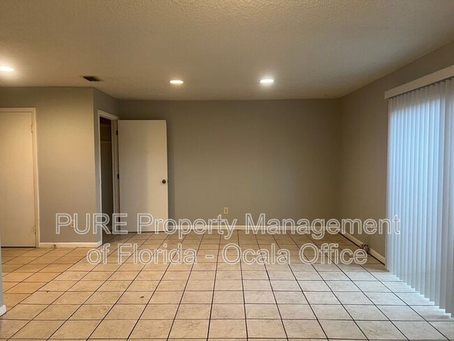 Building Photo - 633 NE 28th Ave