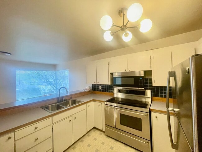 Foto del edificio - 3245 31st Ave W