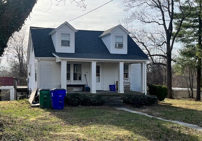 Building Photo - 209 Owens St