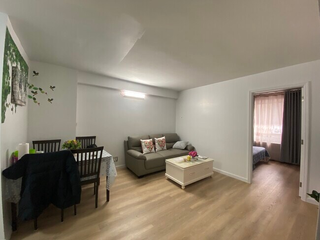 Foto del edificio - 321 E 48th St