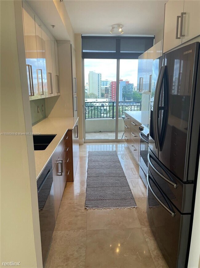 Foto del edificio - 2 br, 2 bath Condo - 3232 Coral Way Apt 709