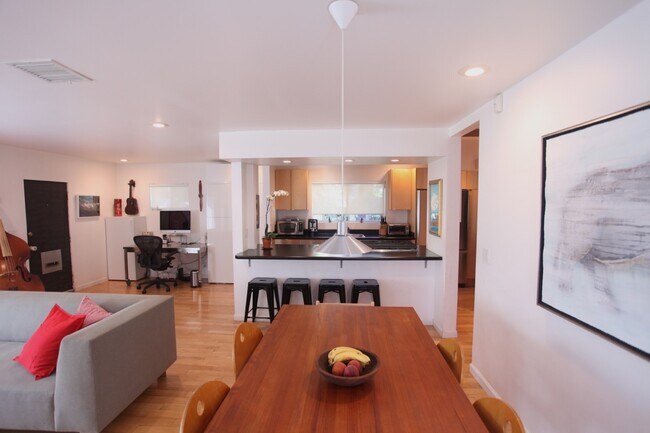 Foto del edificio - 2112 Lake Shore Ave