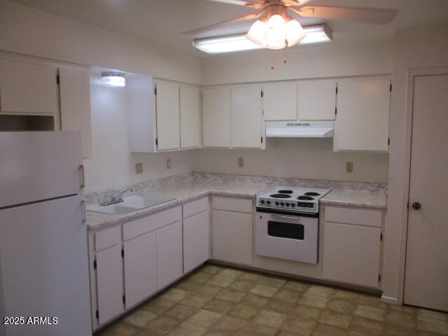 Building Photo - 516 W La Jolla Dr