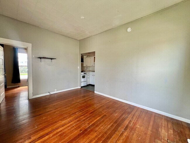 Foto del edificio - 103 7th Ave NW