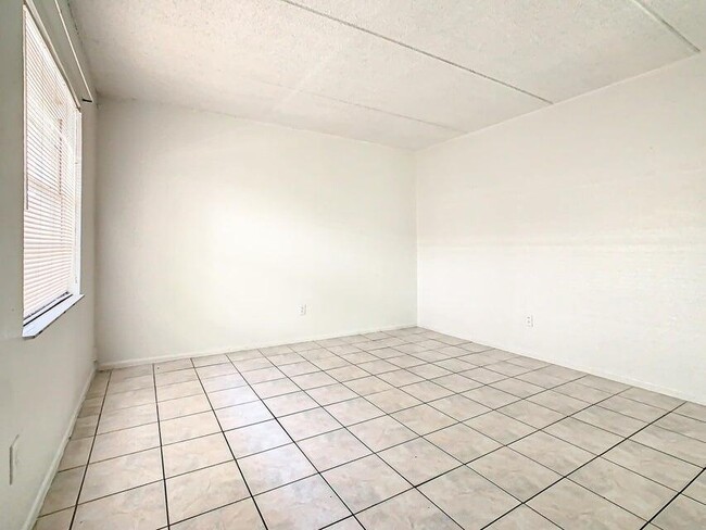 Building Photo - 714 Michigan Ct