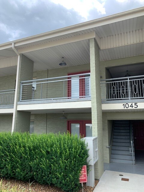Foto principal - 1045 E 10th St