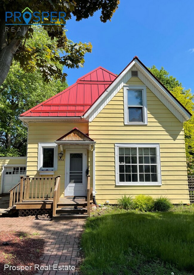 Foto del edificio - 4 br, 2 bath House - 532 Broadway Street